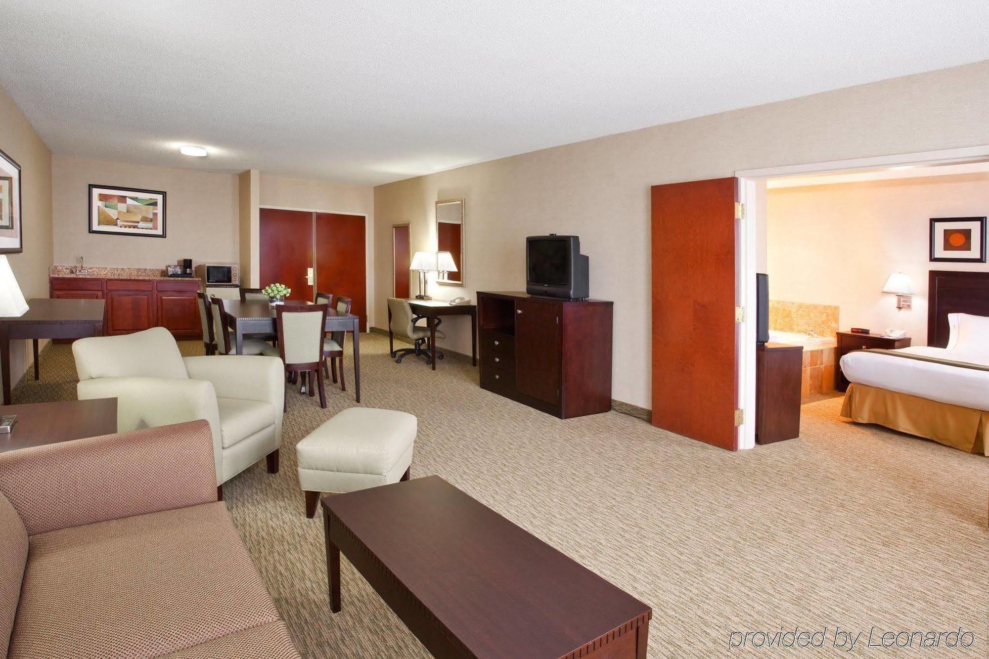 Holiday Inn Express Hotel & Suites Cleveland-Streetsboro By Ihg Exterior photo